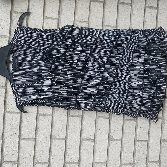 Black/white Top - Picture 3 of 9